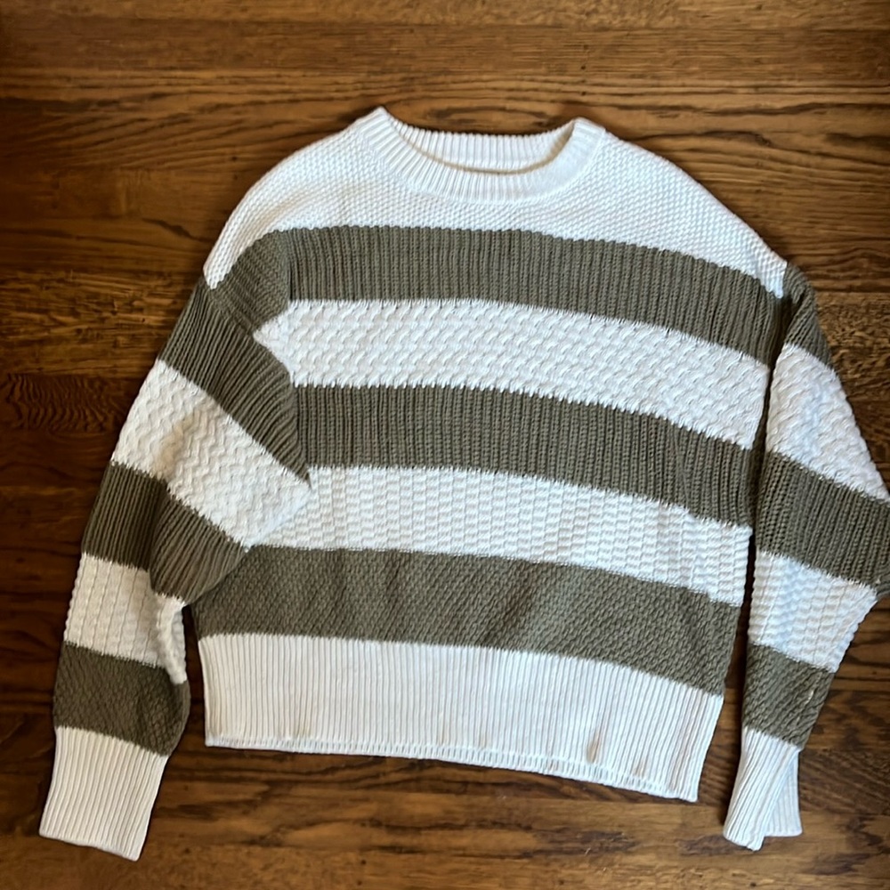 A new day warm pullover sweater L cream/khaki never worn